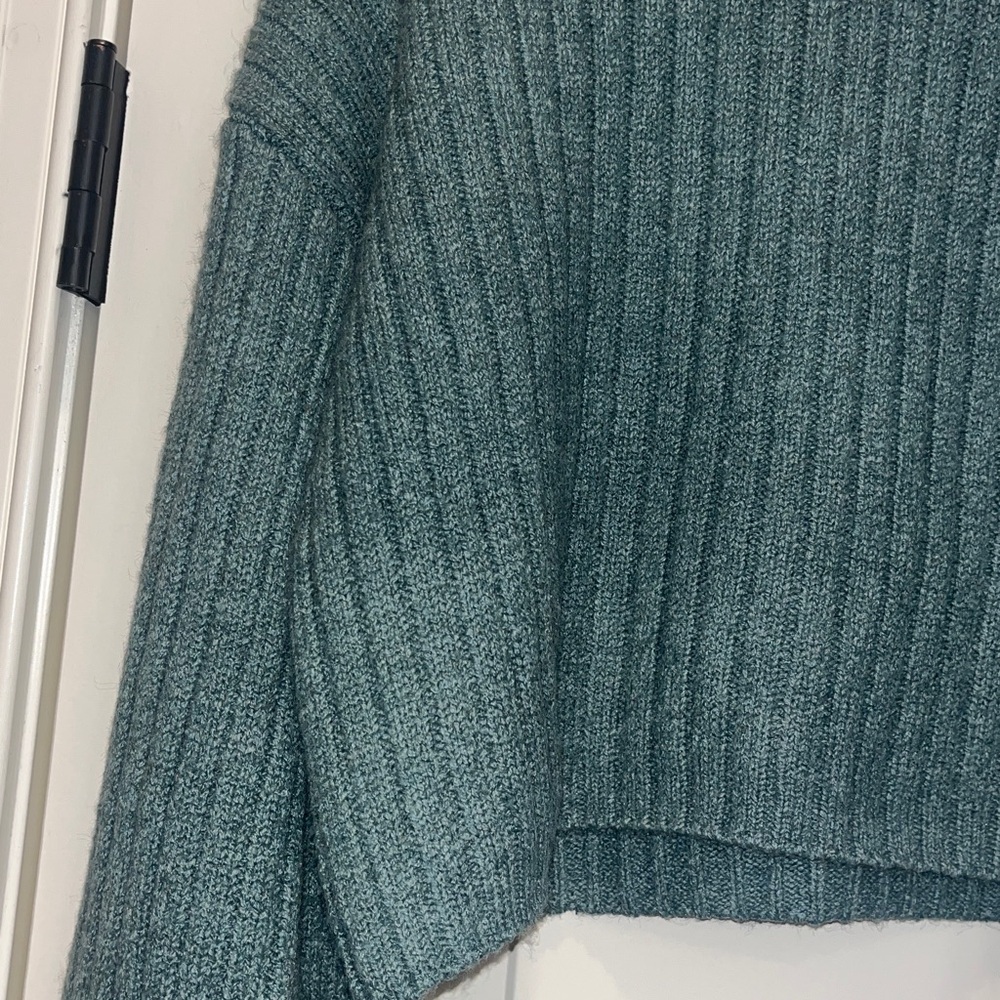 NWT Altar'd State Ribbed Green Cropped Sweater - Picture 4 of 6